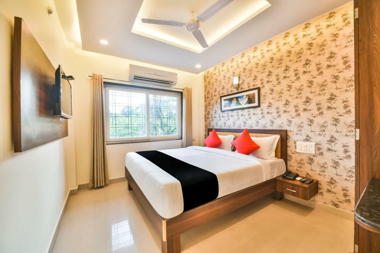 Hotel Golden Feather Udaipur Exterior foto