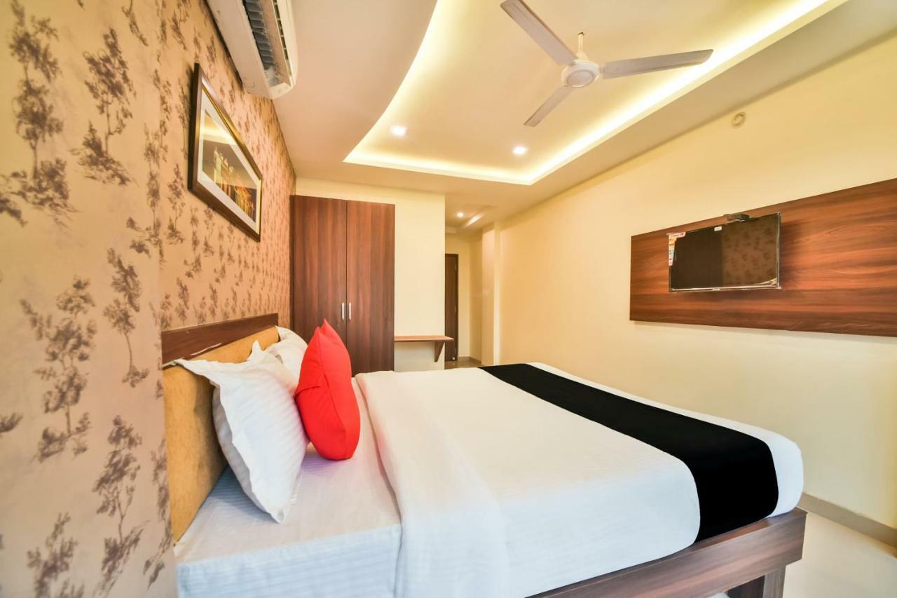Hotel Golden Feather Udaipur Exterior foto