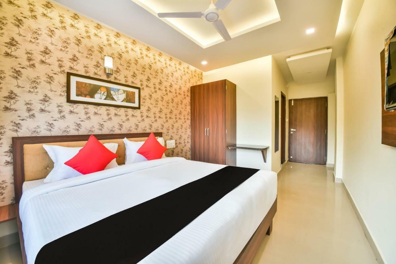 Hotel Golden Feather Udaipur Exterior foto