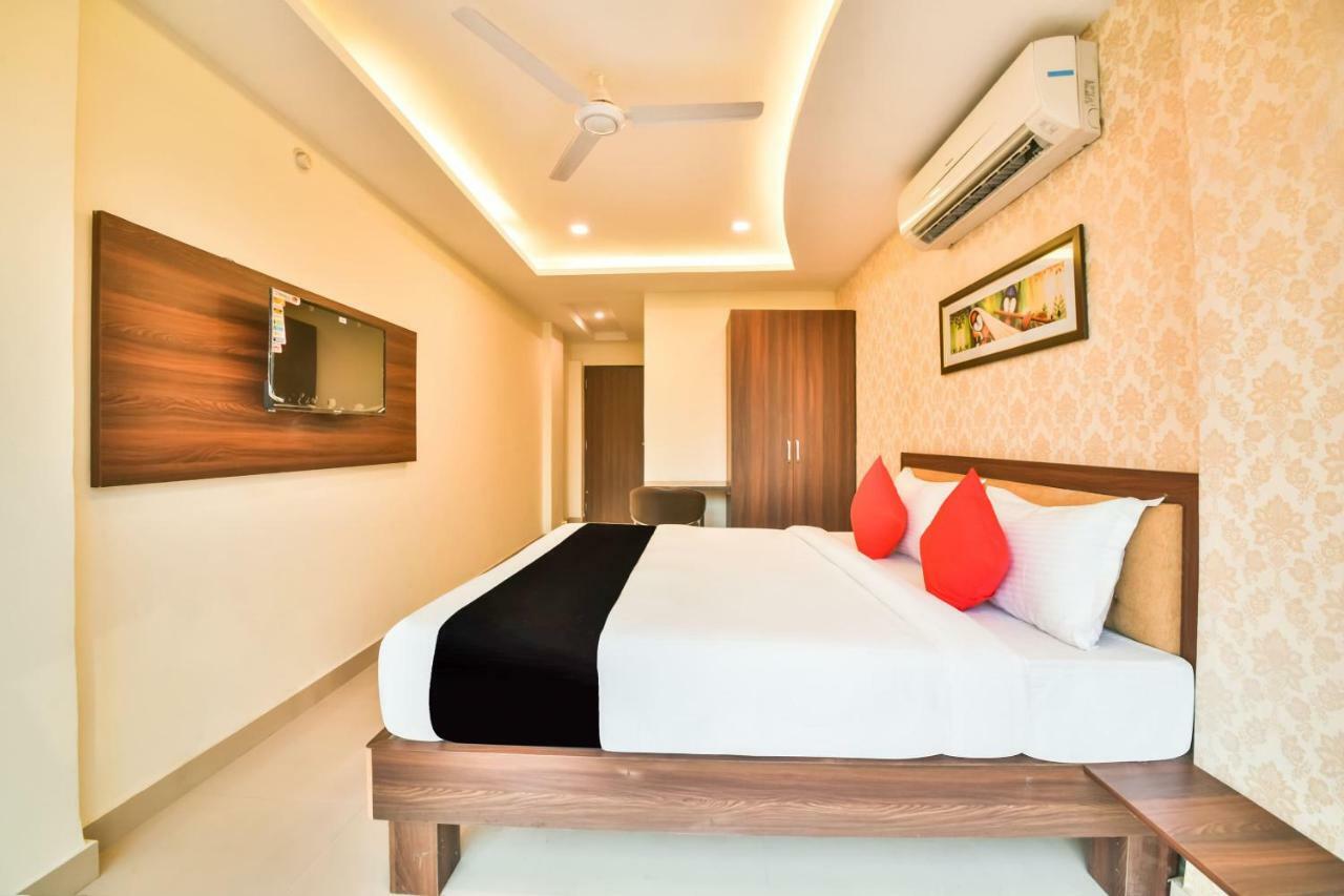 Hotel Golden Feather Udaipur Exterior foto