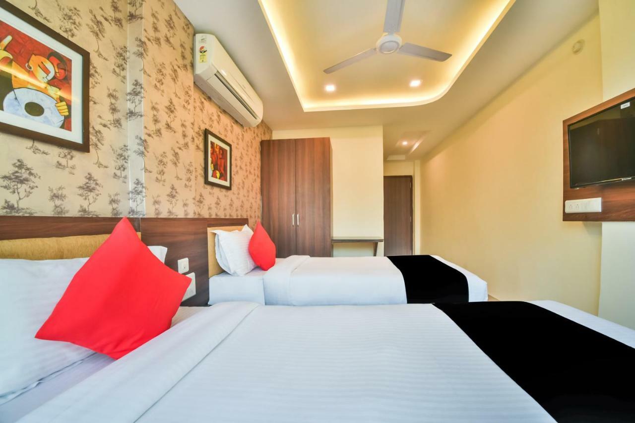 Hotel Golden Feather Udaipur Exterior foto