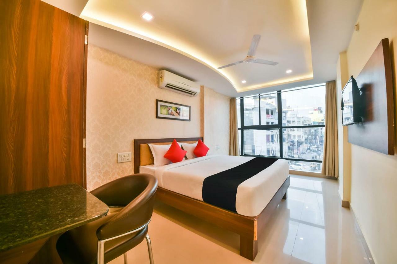 Hotel Golden Feather Udaipur Exterior foto