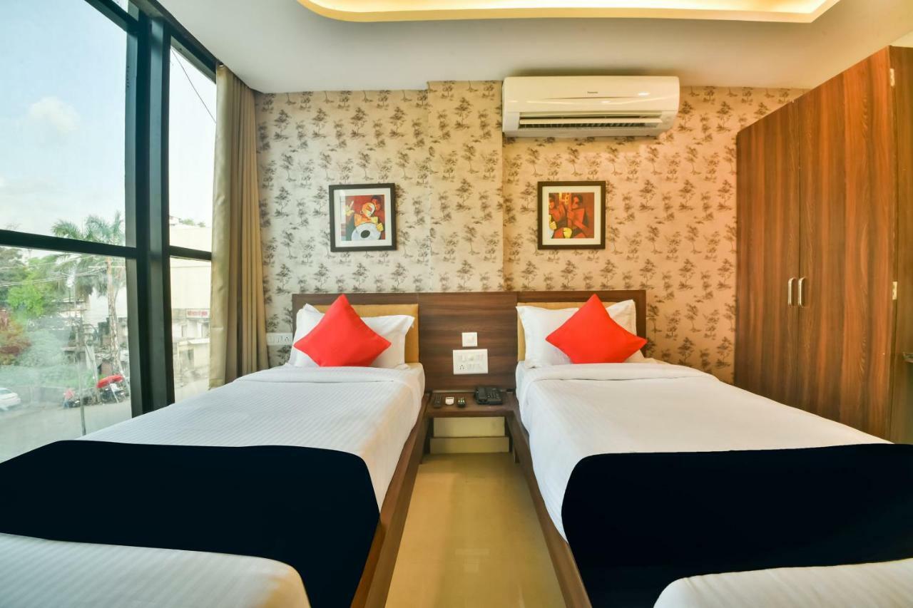 Hotel Golden Feather Udaipur Exterior foto