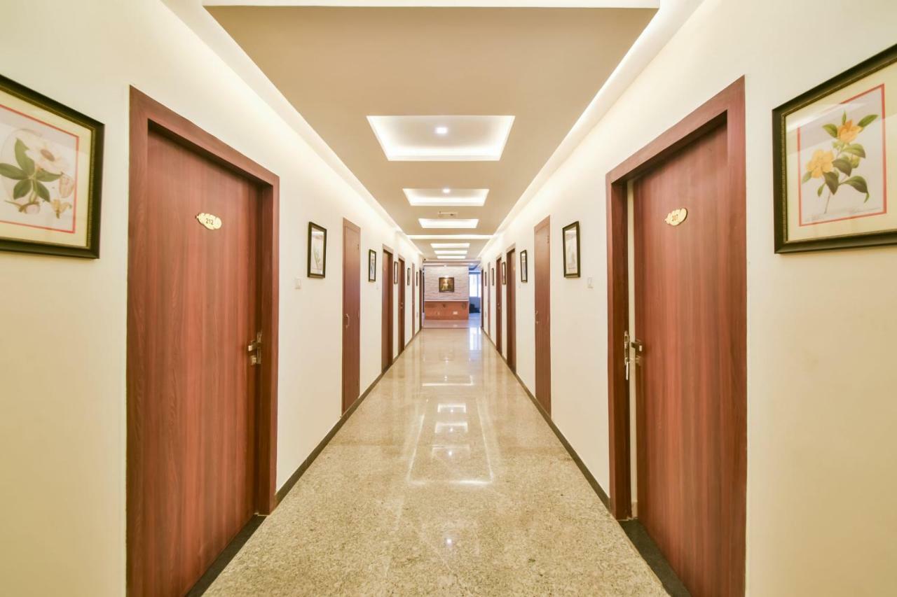 Hotel Golden Feather Udaipur Exterior foto
