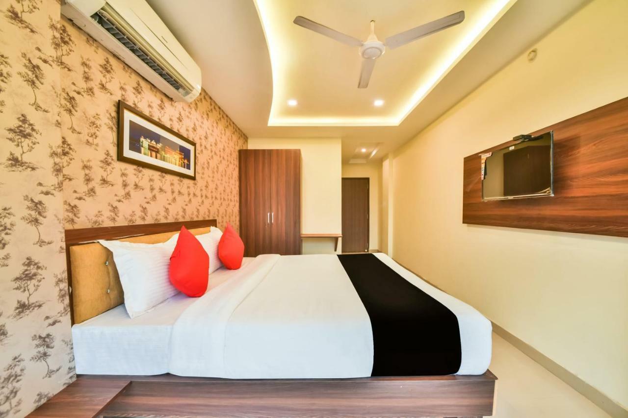 Hotel Golden Feather Udaipur Exterior foto