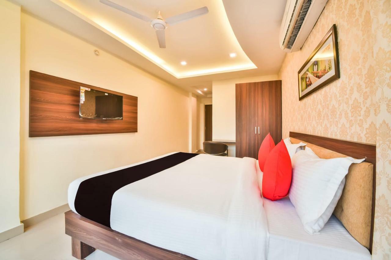 Hotel Golden Feather Udaipur Exterior foto