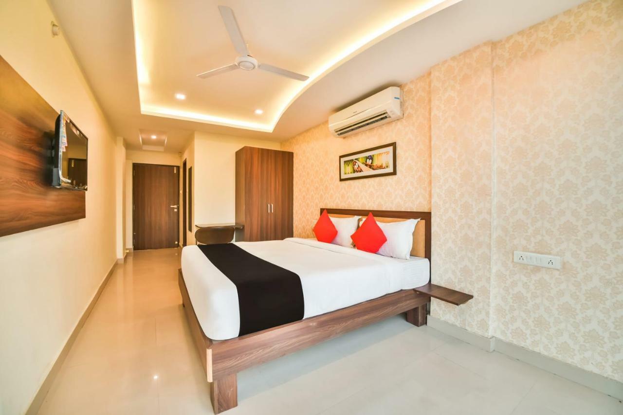 Hotel Golden Feather Udaipur Exterior foto